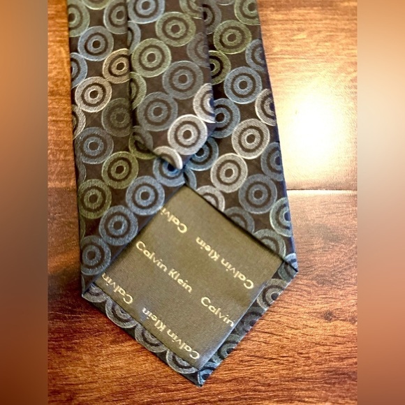 🍂SALE🍂 CALVIN KLEIN Vintage 100% Silk Dark Gray/Green Geometric Tie - Picture 5 of 10